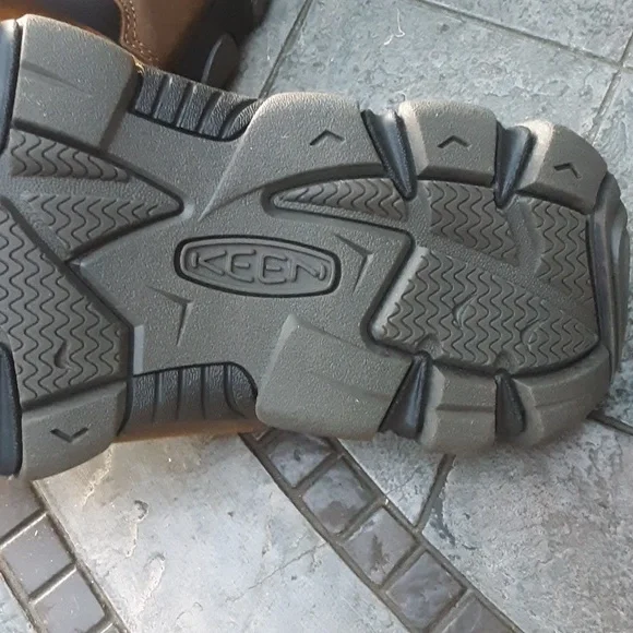 NEW MENS KEEN SANDLES - Picture 5 of 7